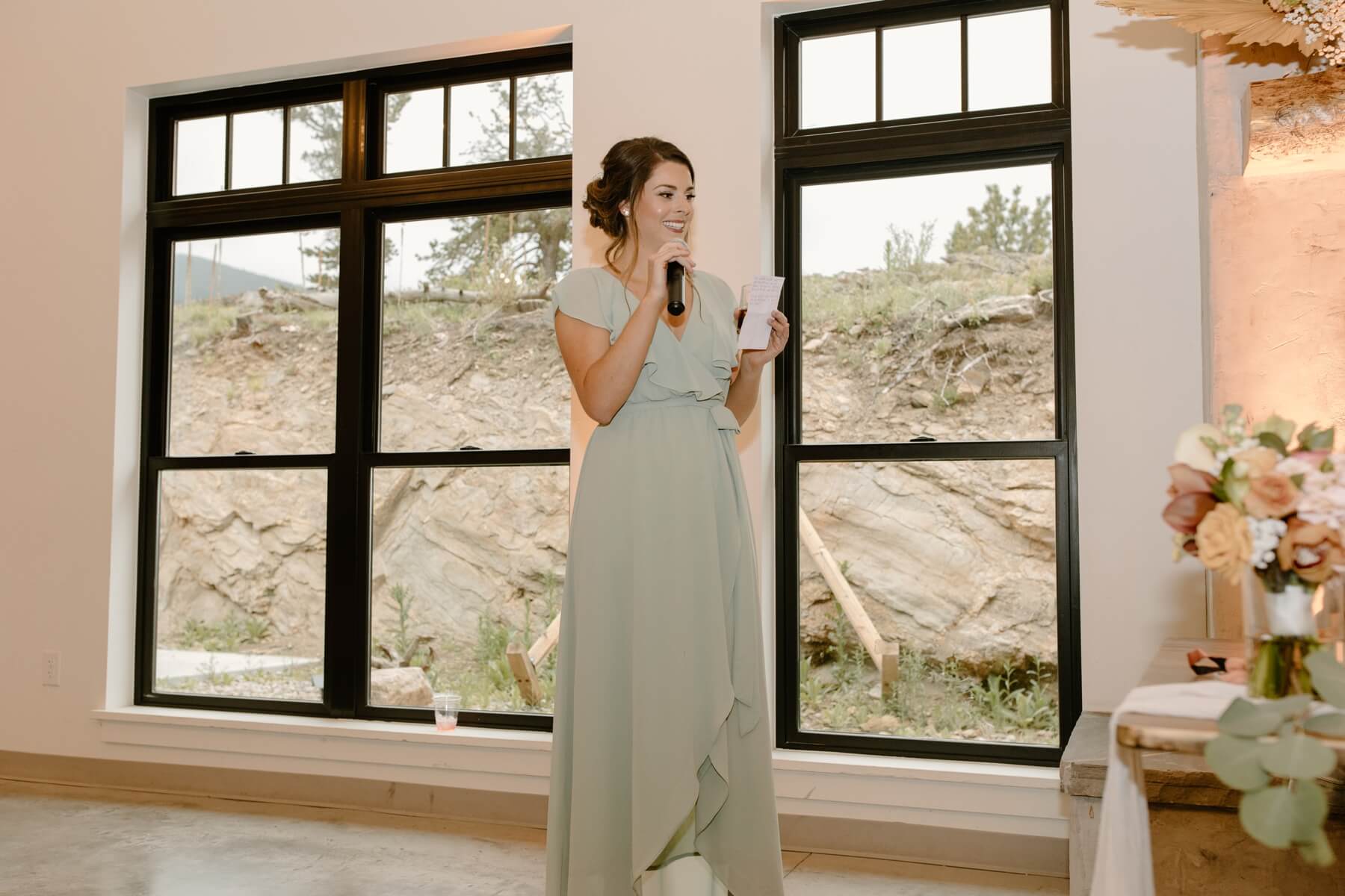 Maid of honor wearing mint green dress and giving speech